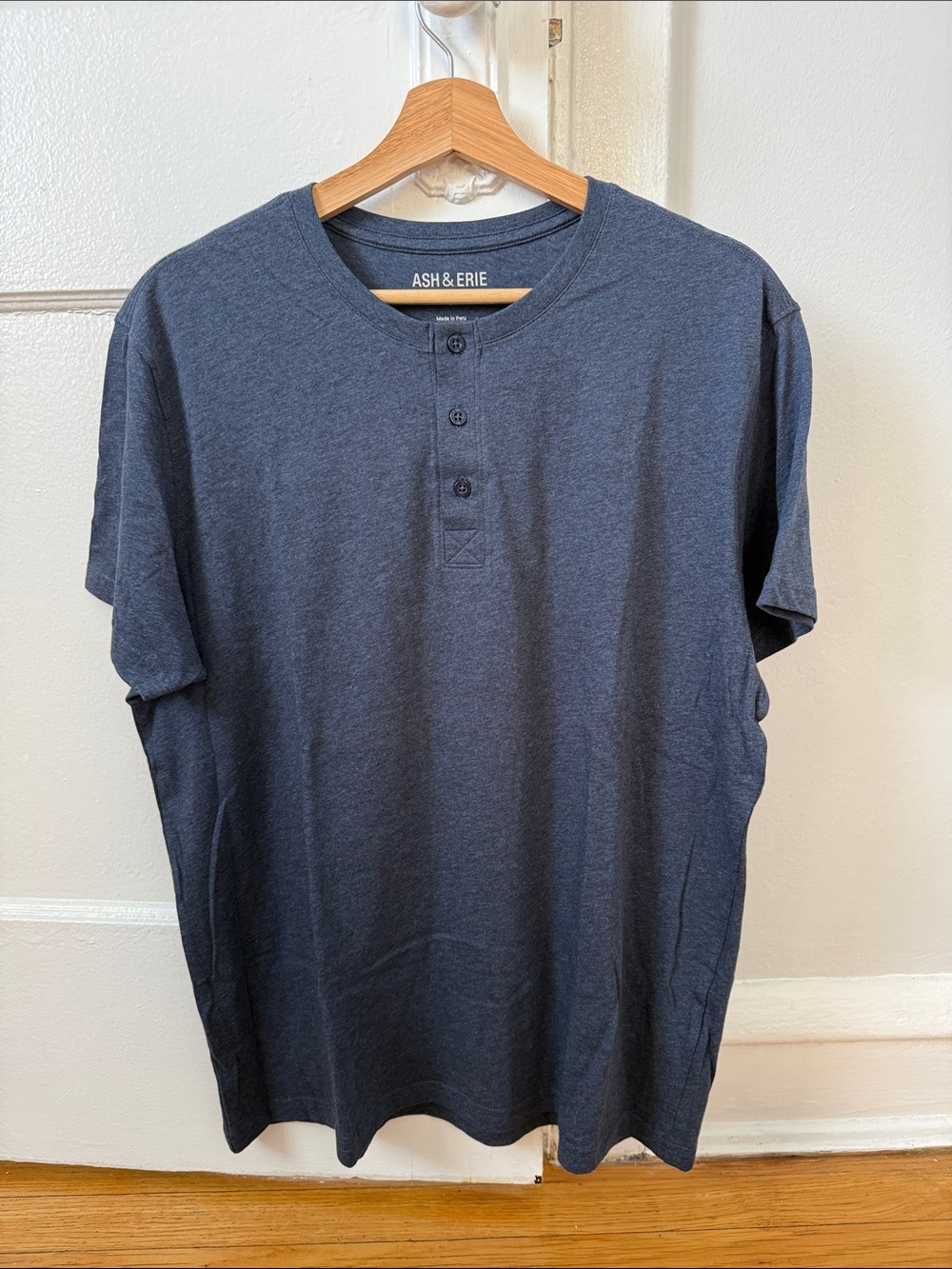 Ash & Erie Short-Sleeve Henley Tee in Charcoal Blue